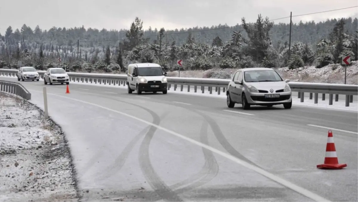 Dha Yurt;sivas\' Ta Buzlanma, Trafik Kazalarına Yolaçtı