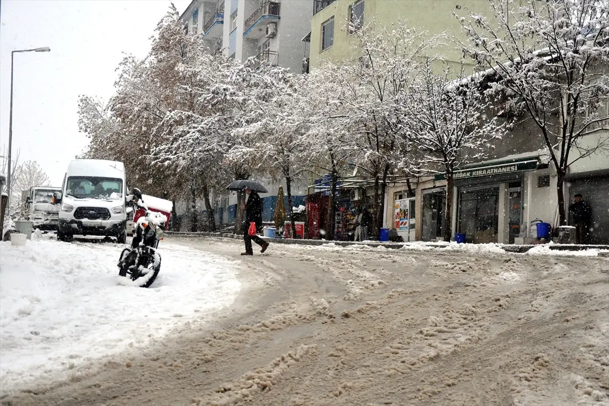 Doğu Anadolu\'da Kar Yağışı ve Tipi