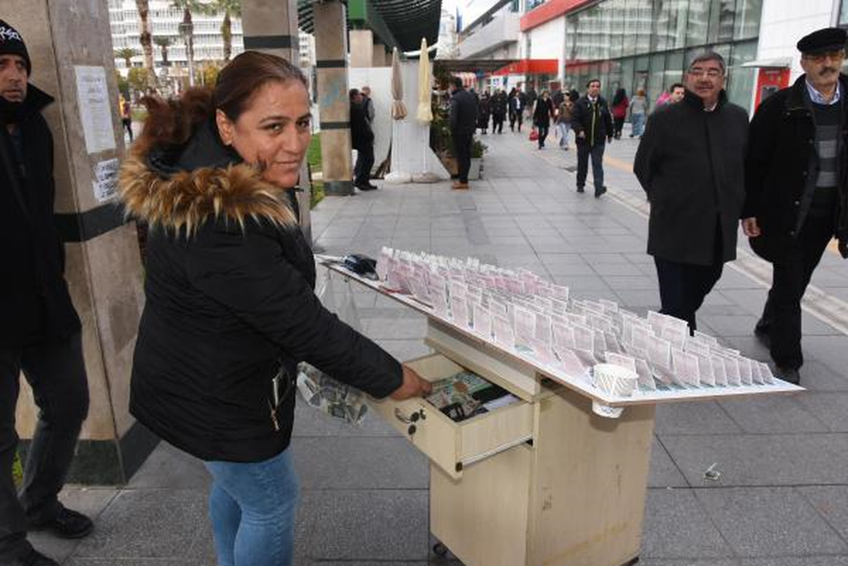 Hırsız Duman Üfleyip, 9 Bin Liralık Milli Piyango Bileti Çaldı