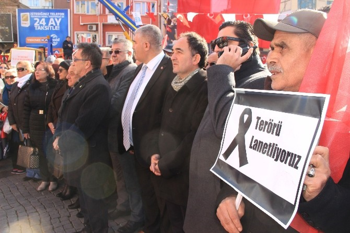 Edremitli Tek Yürek Haykırdı: "Ülkemizi Böldürtmeyeceğiz!"