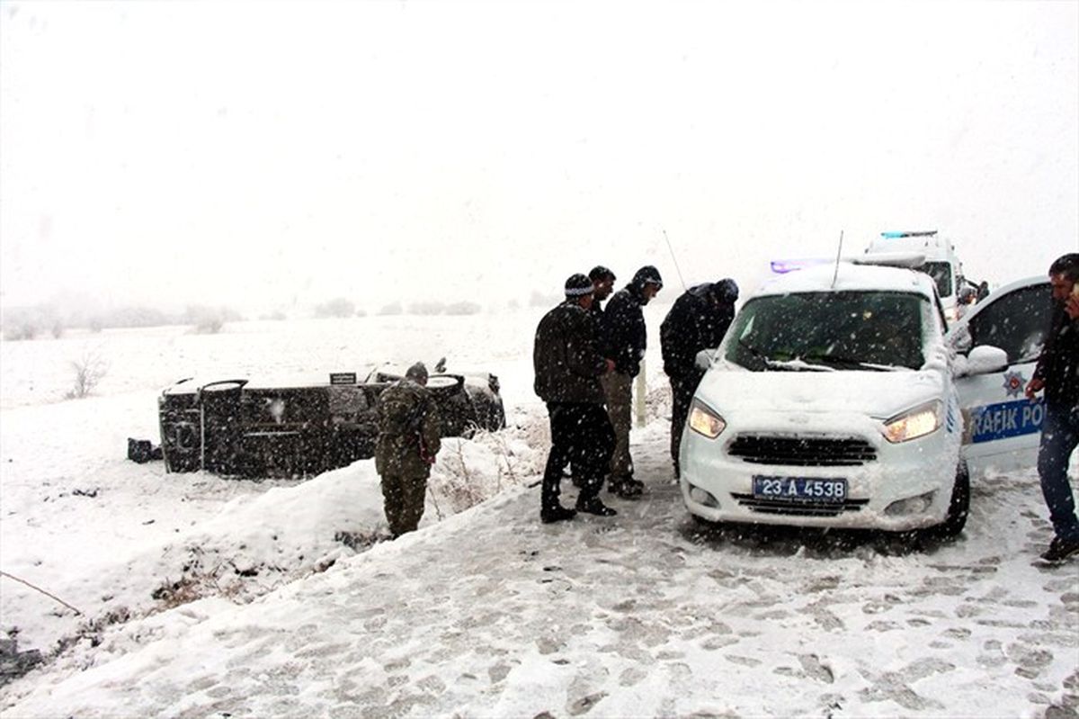 Elazığ\'da Trafik Kazaları: 18 Yaralı