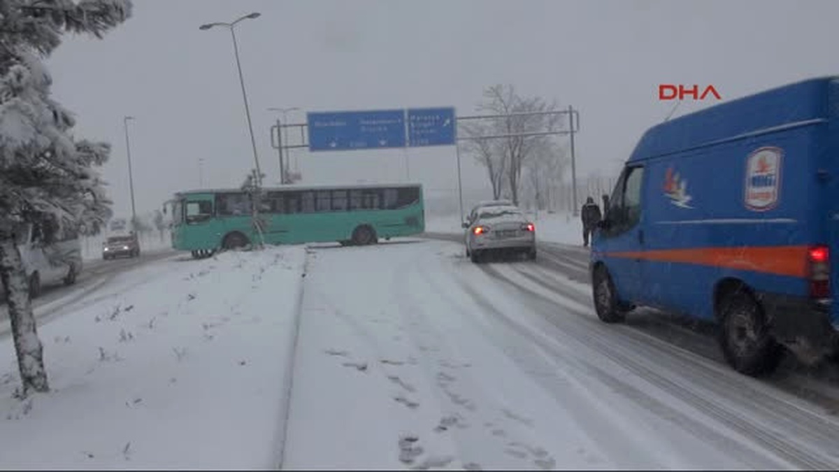 Elazığ\'da Zincirleme Trafik Kazası: 18 Yaralı