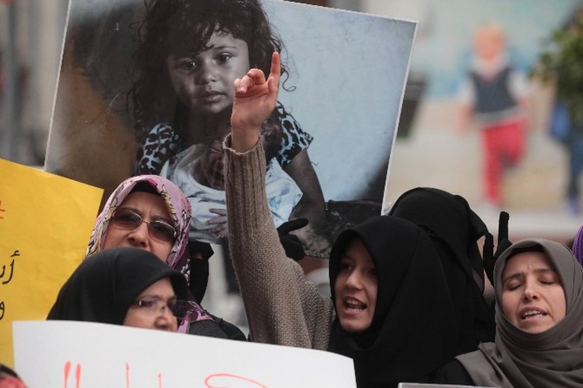 Esad Halep\'i Vuruyor, Sığınmacılar Yakınlarına Ağlıyor