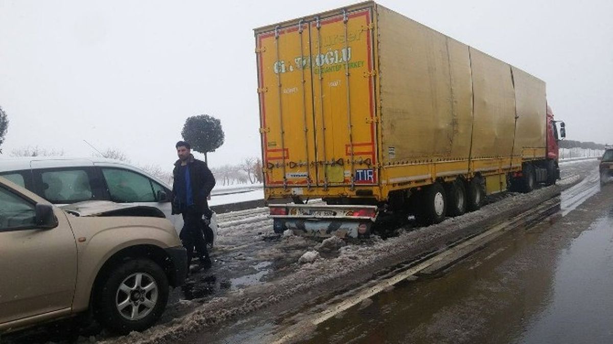 Etkili Kar Yağışı Beraberinde Kazaları da Getirdi