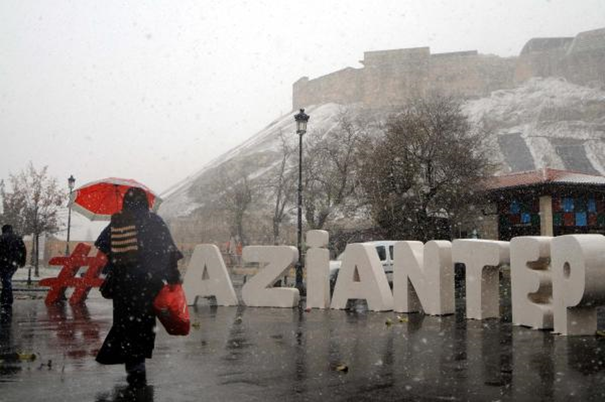 Gaziantep\'e Mevsimin İlk Karı Düştü