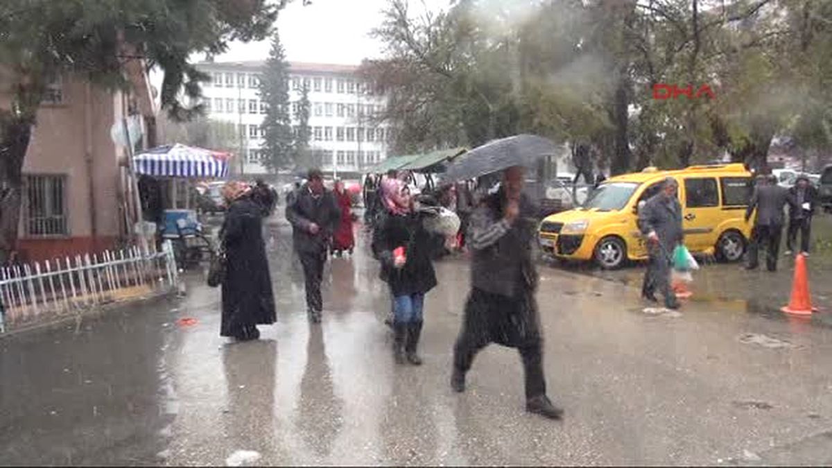 Gaziantep\'e Mevsimin Ilk Karı Düştü