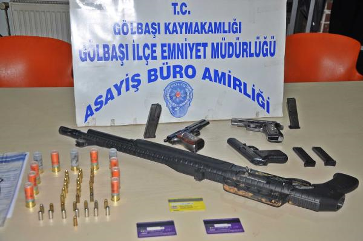 Gölbaşı\'nda, Uyuşturucu ve Silah Operasyonu: 3 Gözaltı