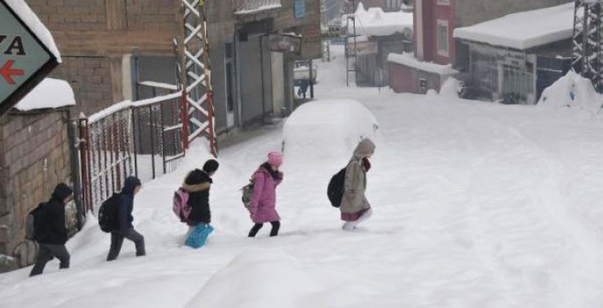 Hakkari\'de Eğitime Kar Engeli