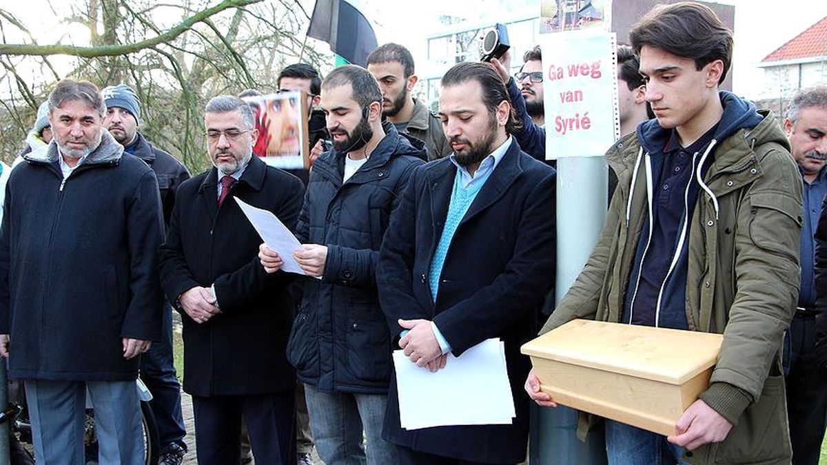 Halep\'te Sivillere Yönelik Saldırılar Hollanda\'da Protesto Edildi