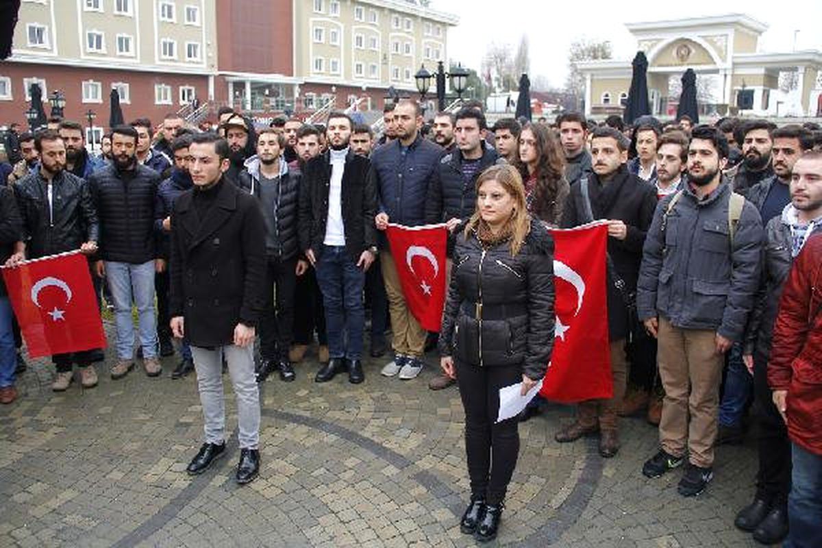 İaü Öğrencileri: "Teröre Asla Teslim Olmayacağız"