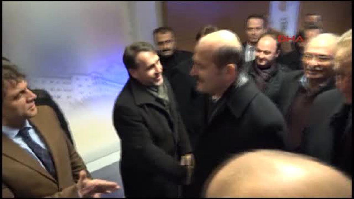 Içişleri Bakanı Süleyman Soylu, Akyazı Stadı\'nda Incelemelerde Bulundu