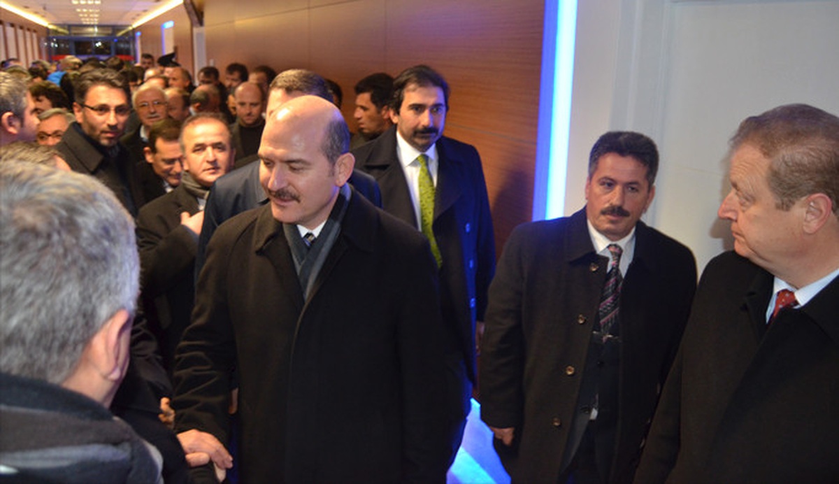 İçişleri Bakanı Süleyman Soylu, Akyazı Stadı\'nda İncelemelerde Bulundu