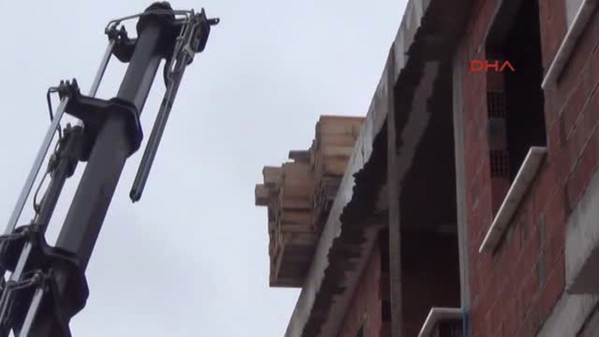 Inşaattan Düşen Suriyeli Hayatını Kaybetti