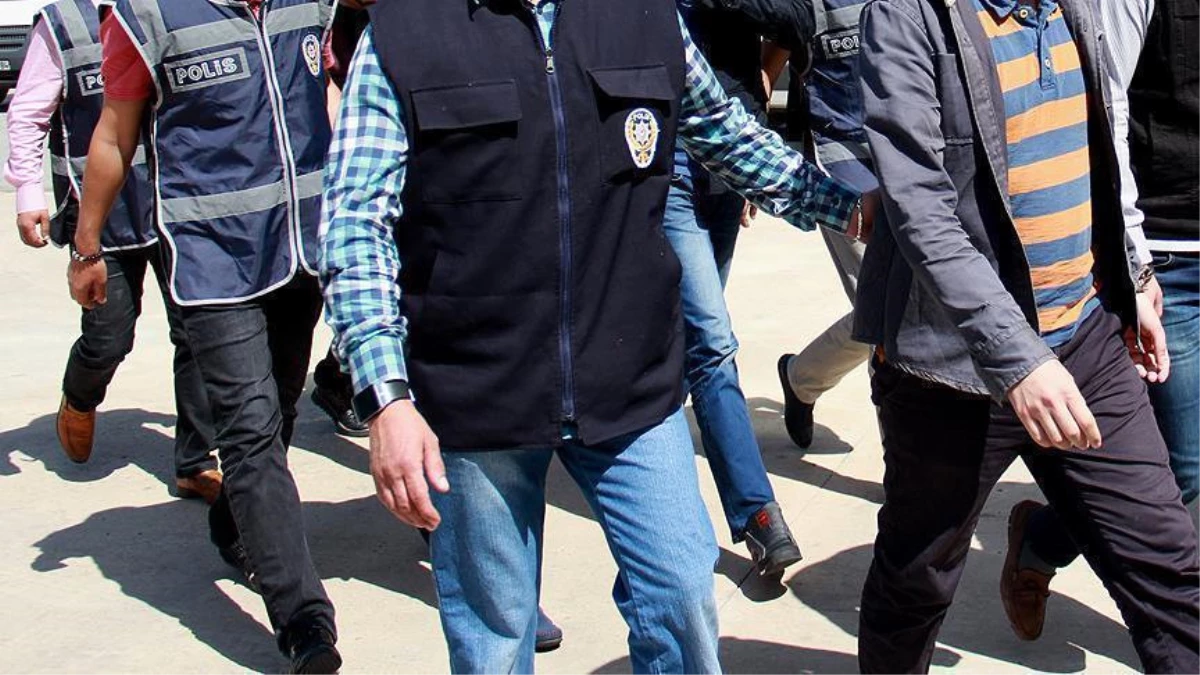 İzmir\'de Fetö Operasyonuna 7 Tutuklama