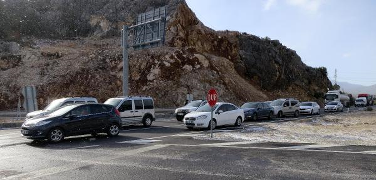 Kar, Akseki- Seydişehir Yolunda Ulaşımı Engelliyor (2)