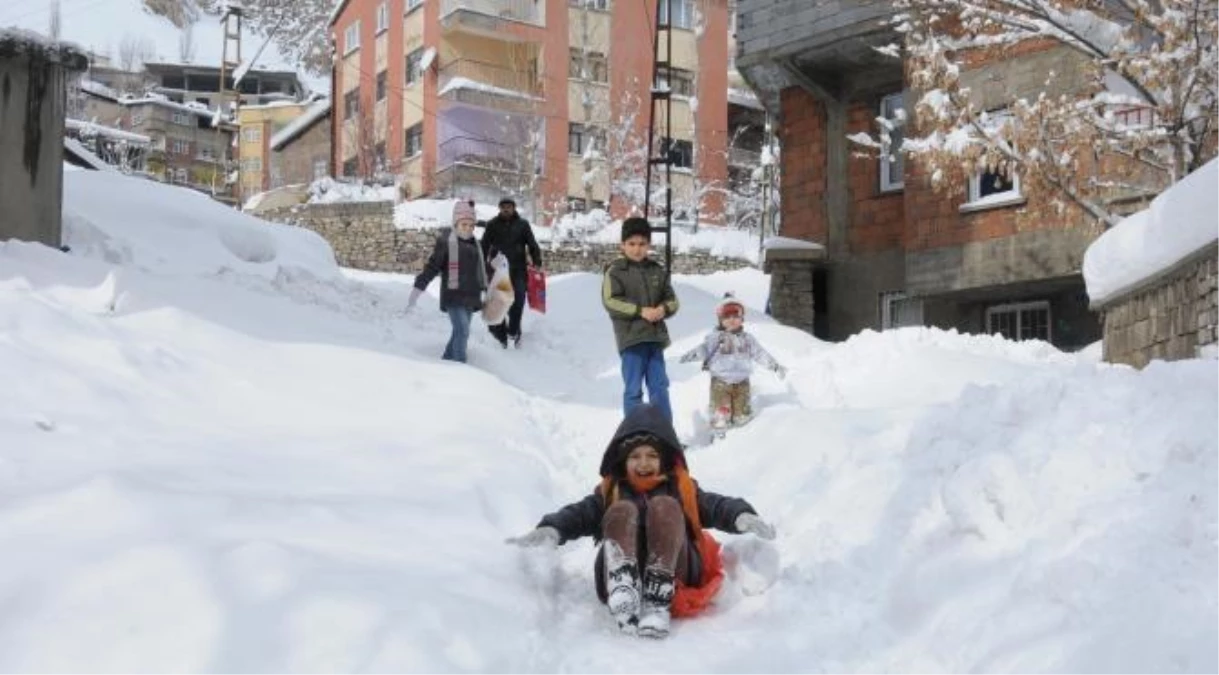 Kar Kalınlığı Bitlis\'te 73, İstanbul Kartal\'da 3 Cm