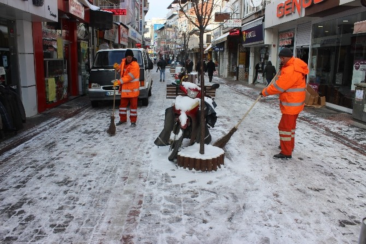Kar, Tavşanlı\'da Etkili Oldu