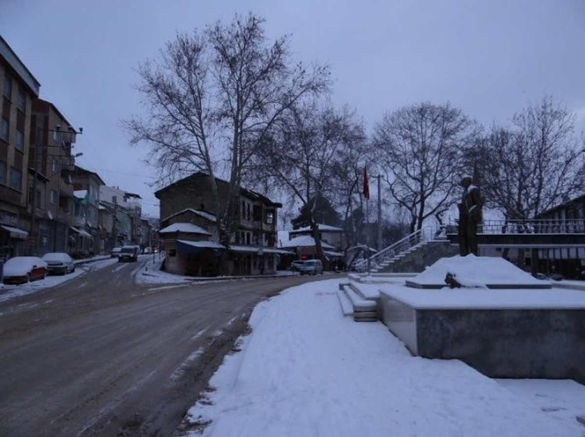 Kar Yağışı Nedeniyle 9 Köy Yolu Ulaşıma Kapandı