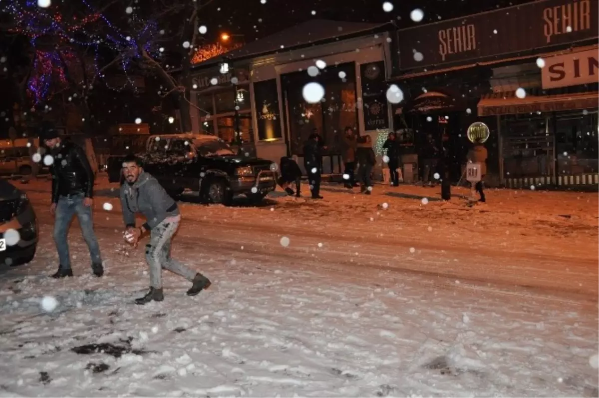 Kars\'ta Yoğun Kar Yağışı