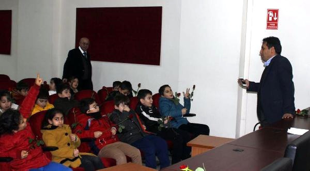 Kayseri\'de İlkokul Öğrencilerinden Emniyete Ziyaret