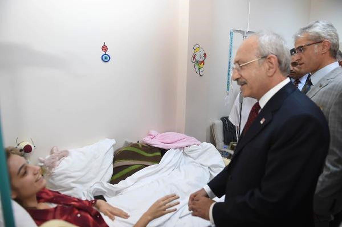 Kılıçdaroğlu Patlamada Yaralananları Hastanede Ziyaret Etti