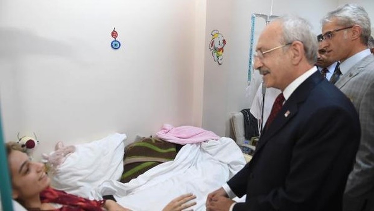 Kılıçdaroğlu Patlamada Yaralananları Hastanede Ziyaret Etti