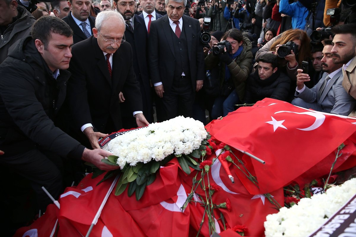 Kılıçdaroğlu, Şehitler Tepesi\'ni Ziyaret Etti