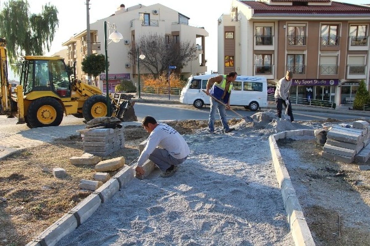 Kuşadası\'nda Parklar Yenileniyor
