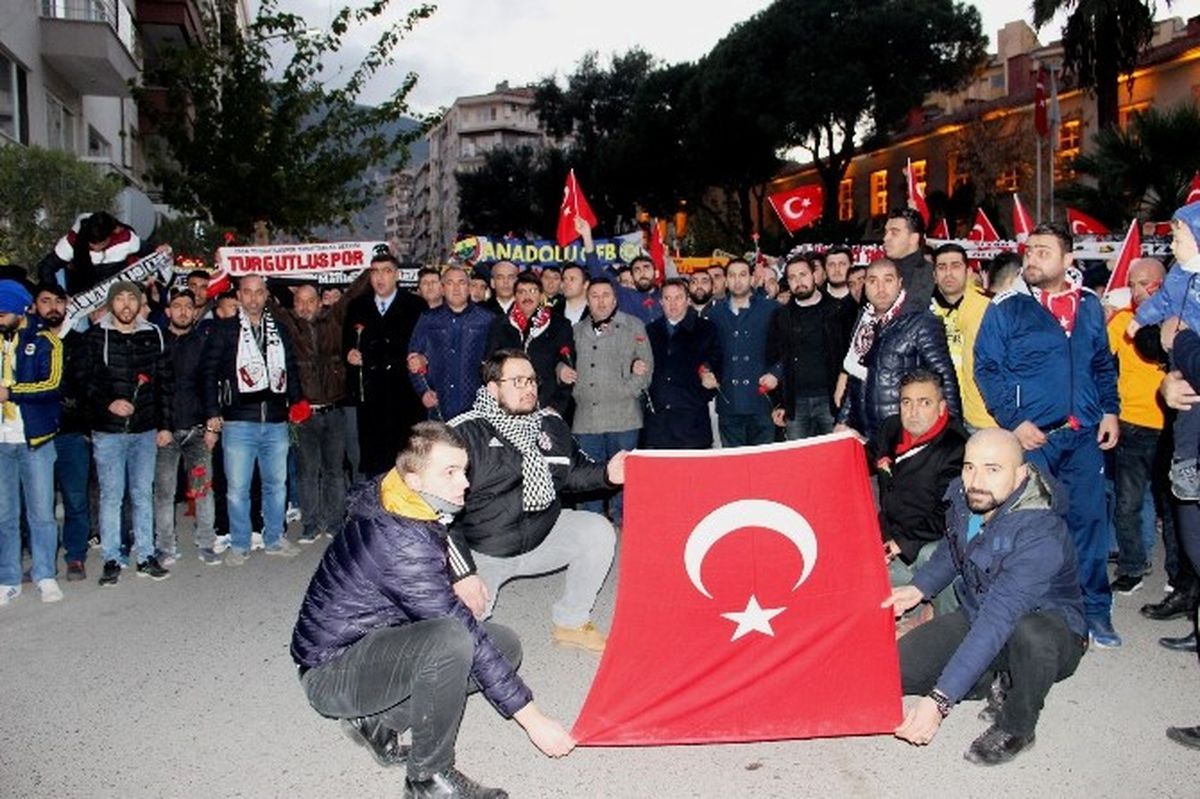 Manisa\'da Taraftarlardan Teröre Ortak Tepki