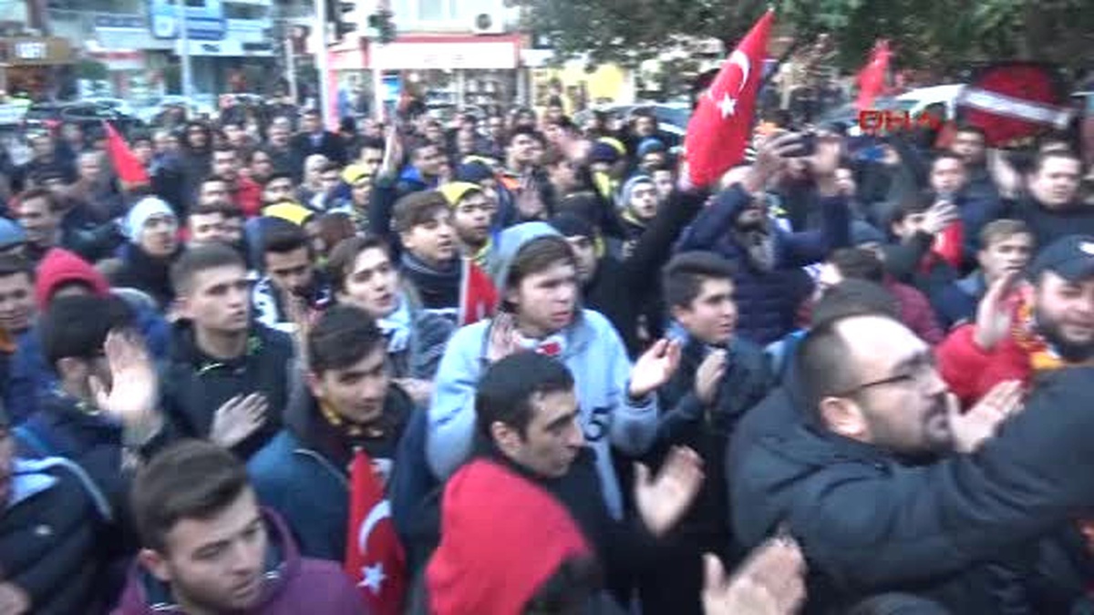 Manisa Polise Destek Olup Terörü Kınamak Için Yürüdüler