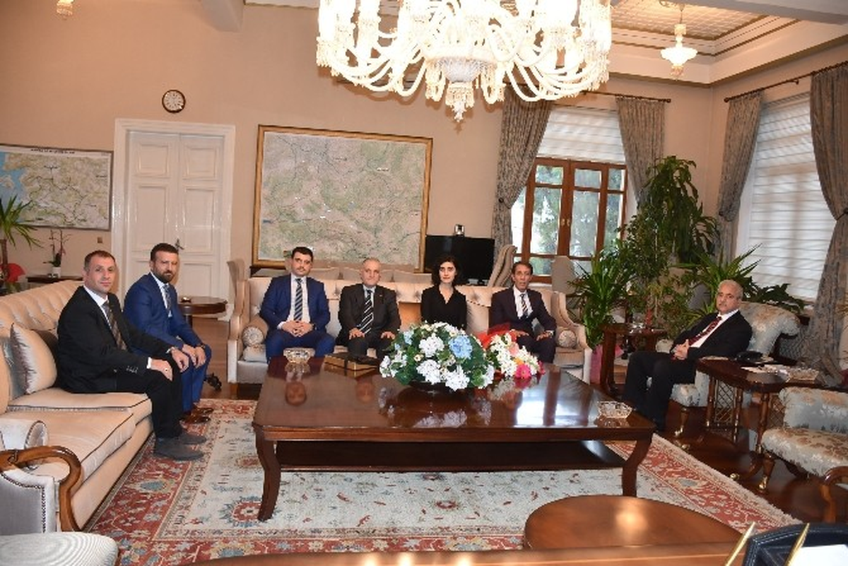 MHP Şehzadeler\'den Vali Güvençer\'e Ziyaret