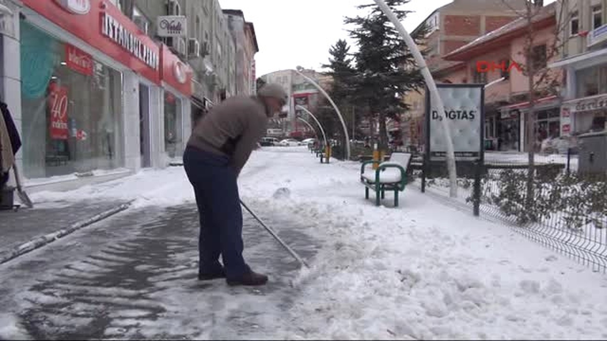 Niğde\'de 16 Kişi Sobadan Zehirlendi
