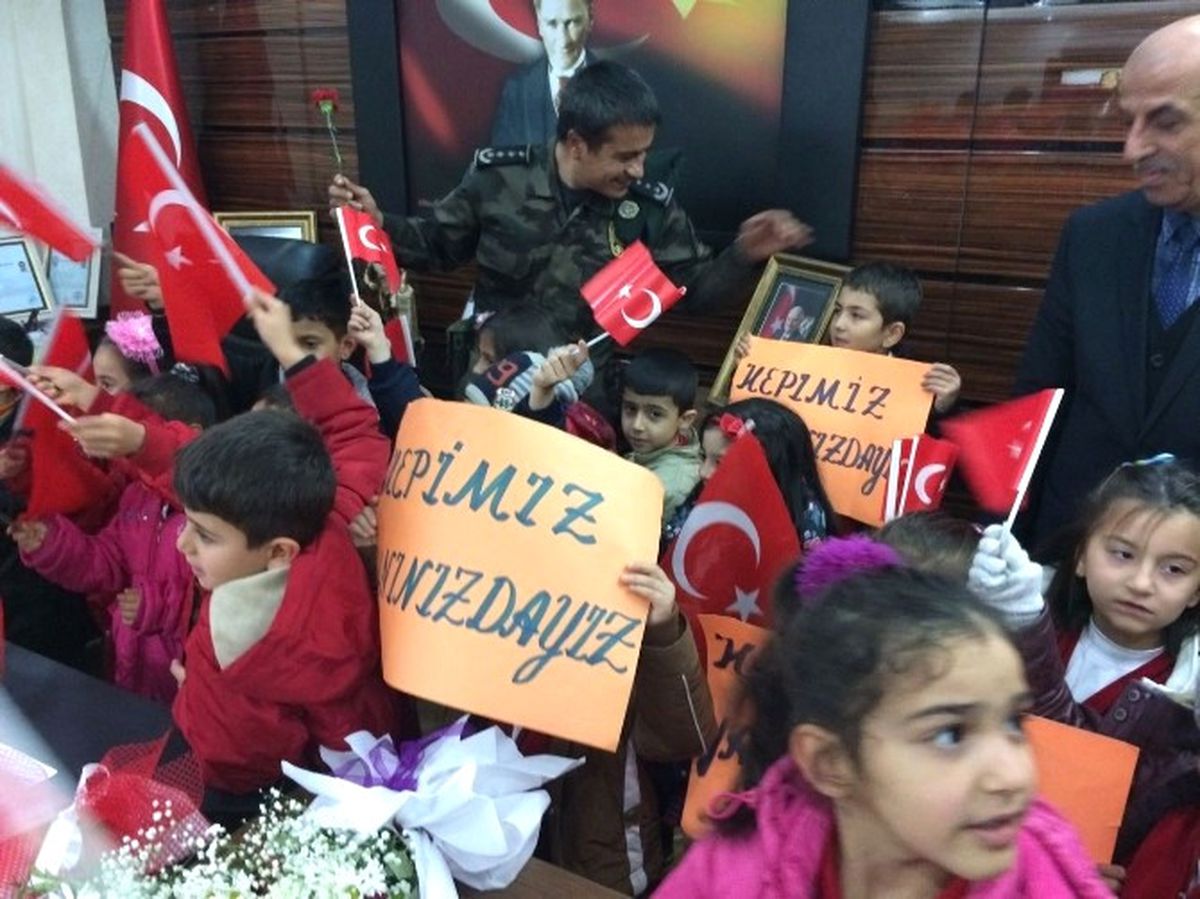 Öğrencilerden Emniyet Müdürü Alper\'e Ziyaret