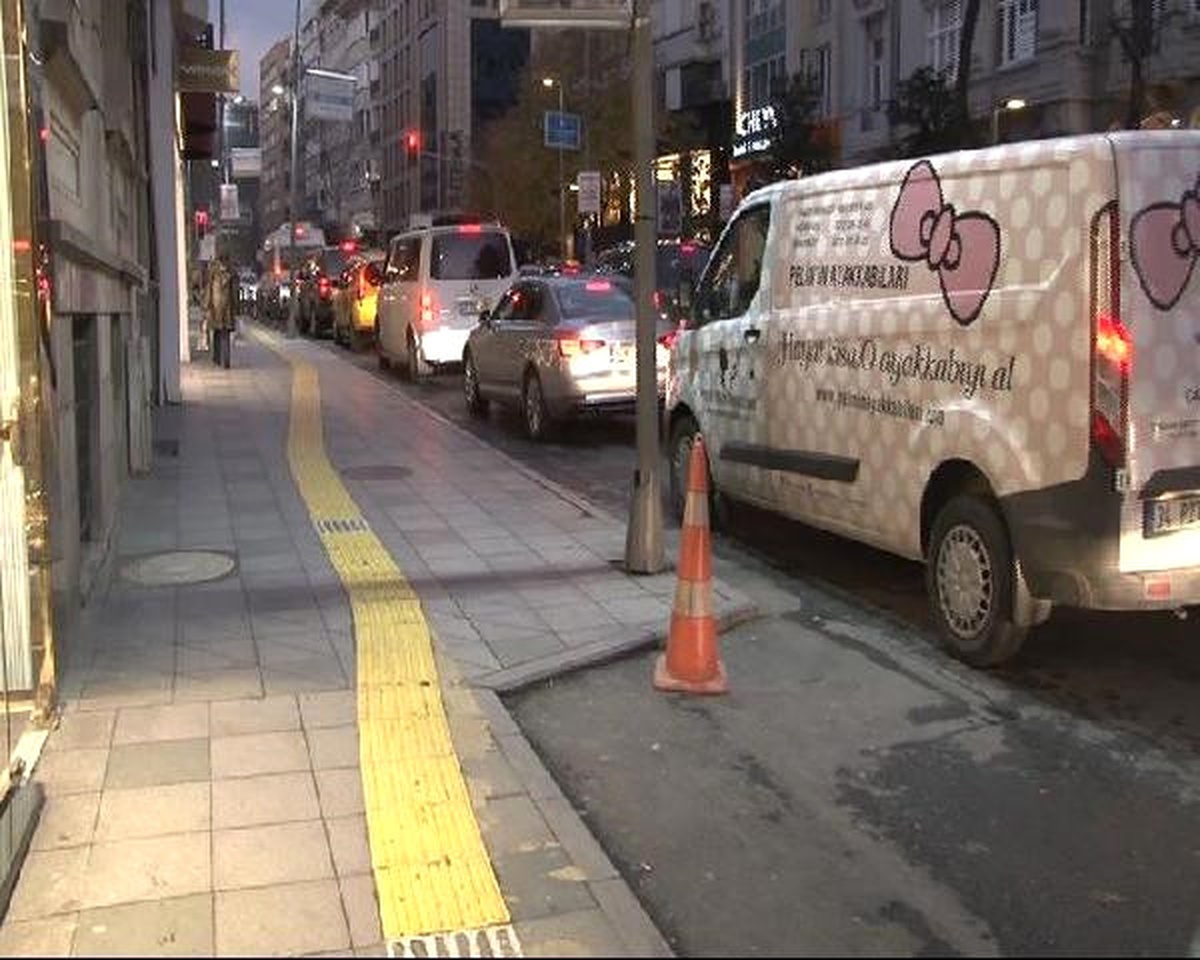 Parasını İsteyen Kişiyi Sokak Ortasında Yaktı