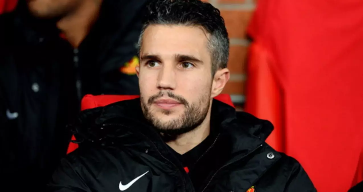 Paris Saint Germain, Robin Van Persie\'yi Transfer Listesine Aldı