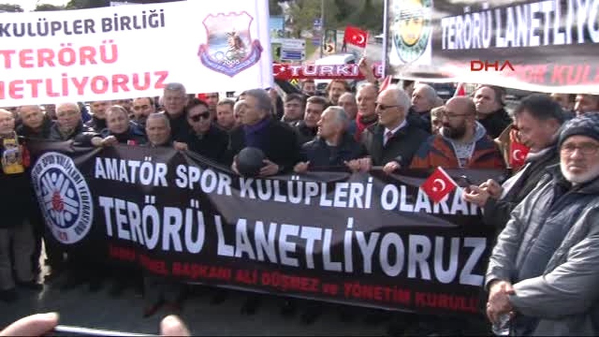 Savcılar Şehitler Tepesi\'ne Karanfil Bıraktı
