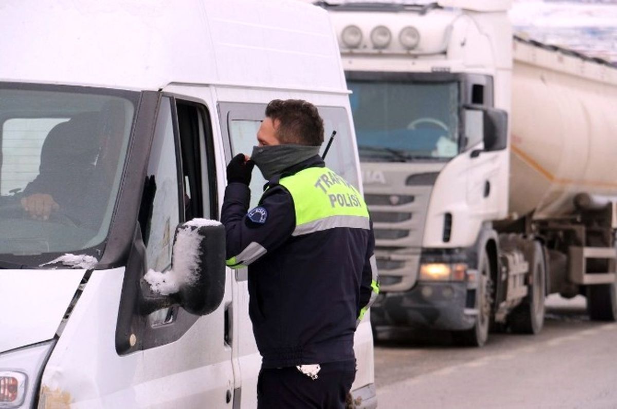 Sivas\'ta 3 Yolcu Otobüsü Devrildi: 25 Yaralı