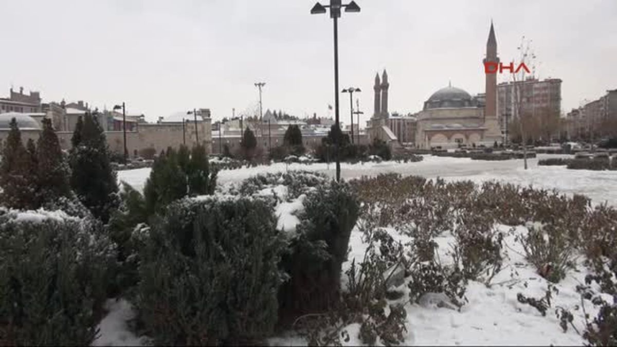 Sivas\'ta 714 Köy Yolu Ulaşıma Kapandı