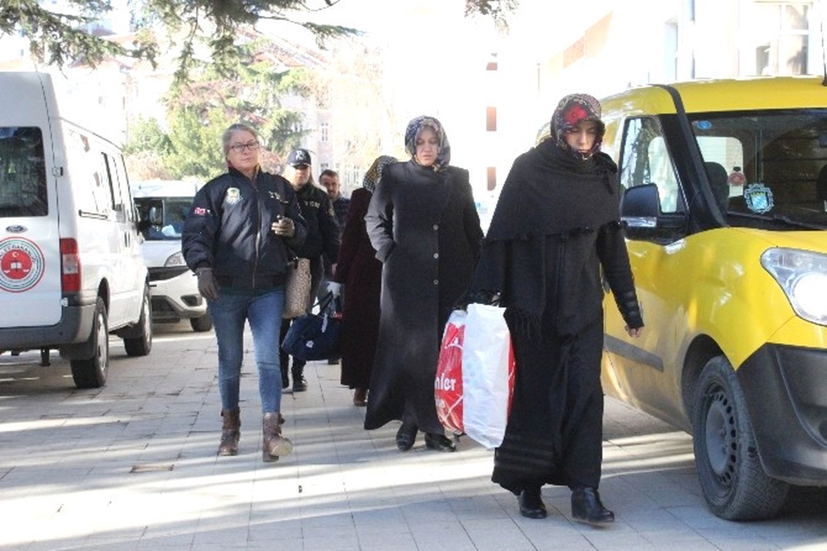 Tekirdağ\'da Fetö\'den Gözaltına Alınan 5 Kadın Adliyeye Sevk Edildi