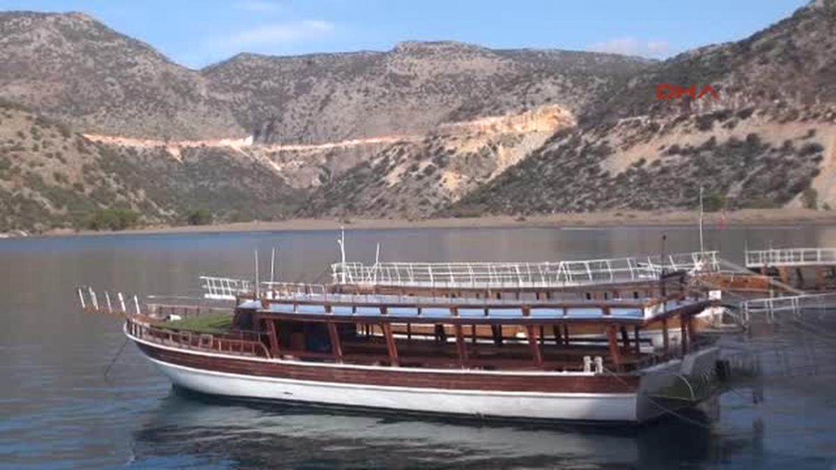 Tekneler Kekova Için Kış Nöbetinde