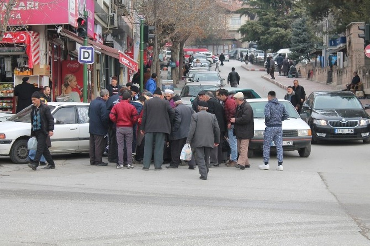 Tosya\'da Yaşlı Adamın İmdadına Vatandaşlar Yetişti
