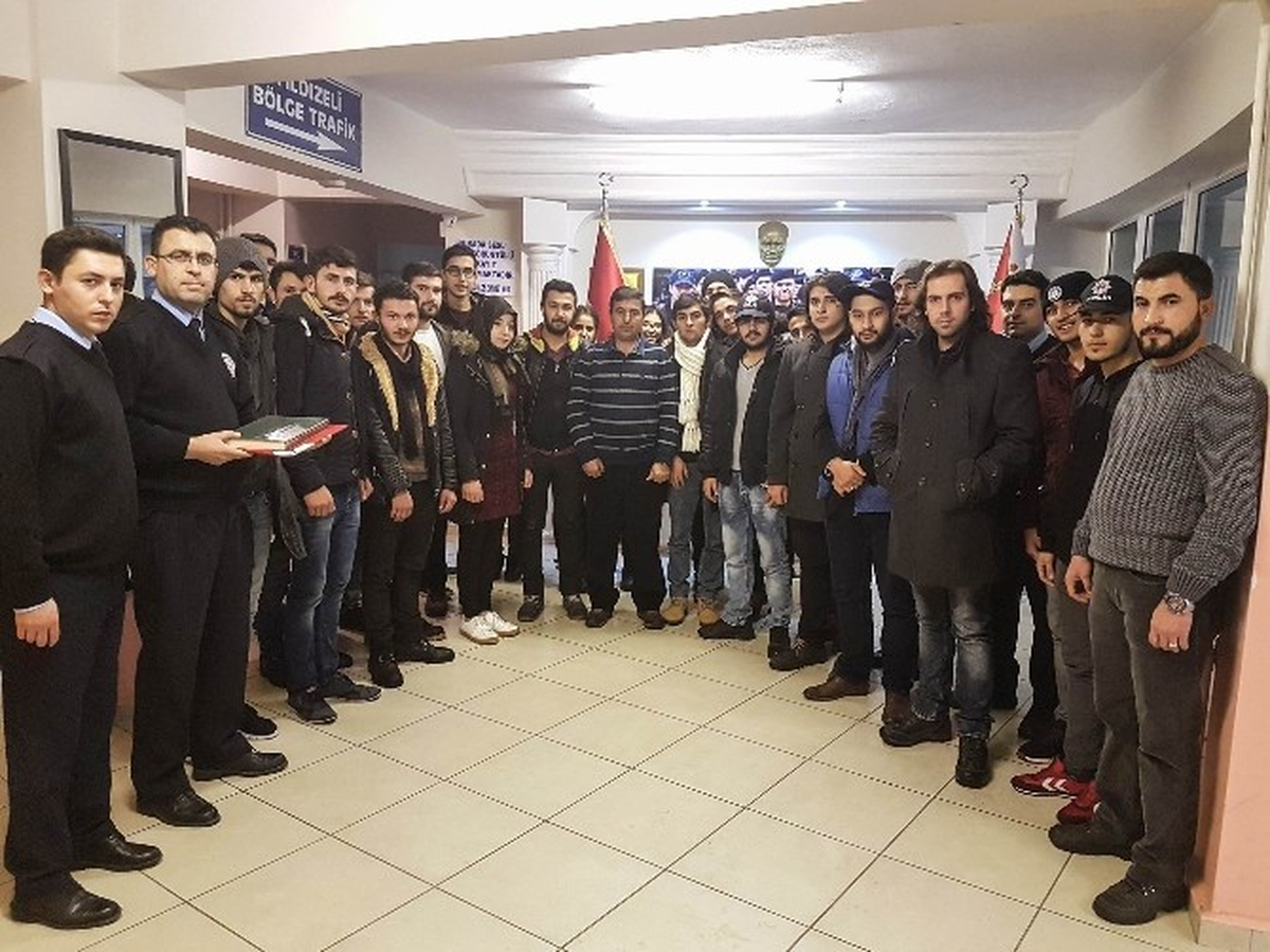 Üniversite Öğrencilerinden Emniyet Müdürlüğüne Moral Ziyareti