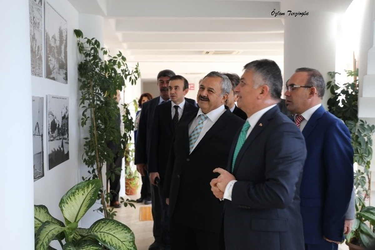 Vali Yazıcı Burhaniye\'yi Ziyaret Etti