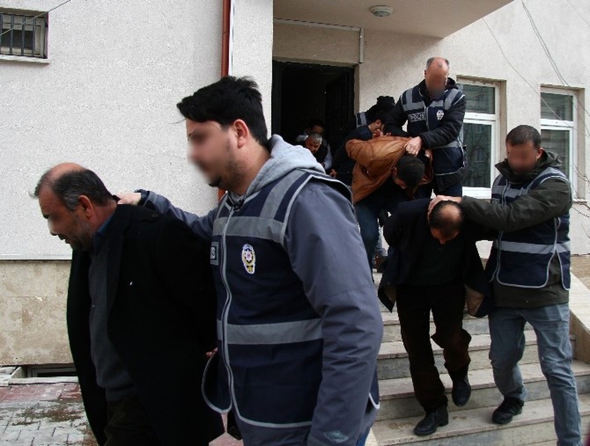 Van\'da Fuhuş Operasyonunda Gözaltına Alınan 8 Kişi Adliyeye Sevk Edildi