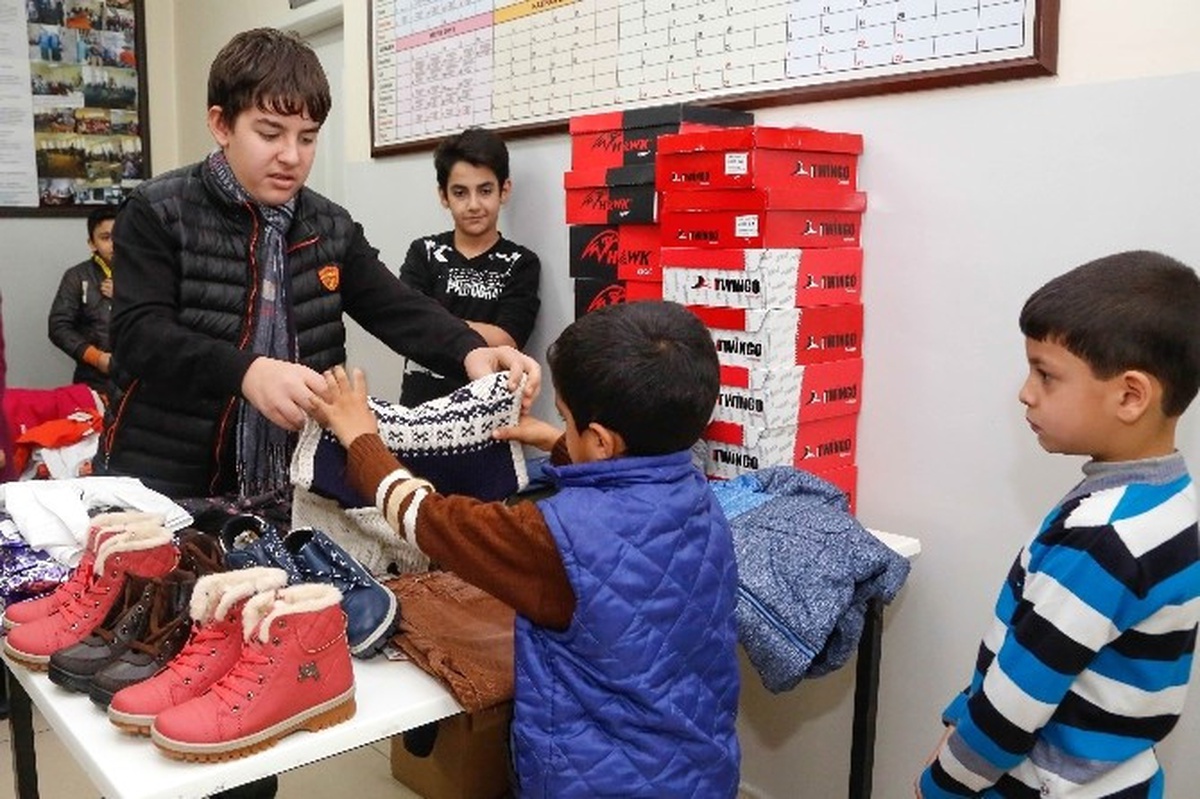 Yetimleri \'Kardeşim Üşümesin Projesi\' Sevindirdi
