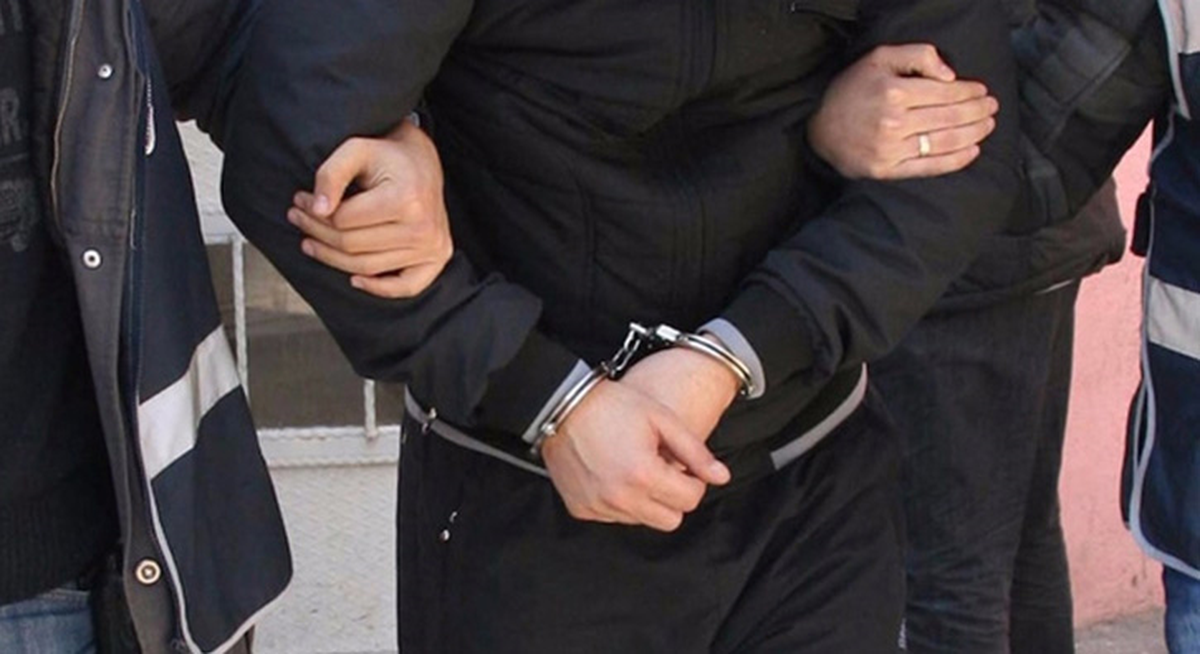 3 Yaşındaki Oğlunu Döven Suriyeli Baba Tutuklandı
