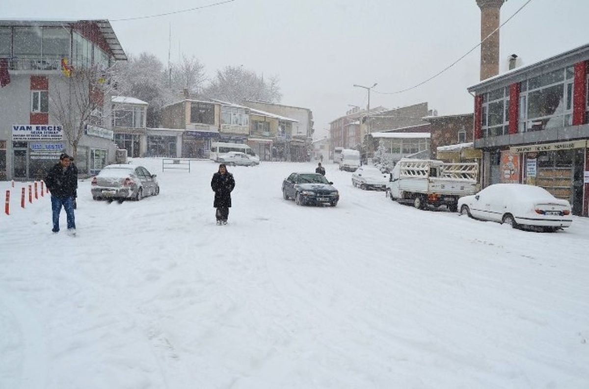 Adilcevaz\'da Okullar Tatil Edildi