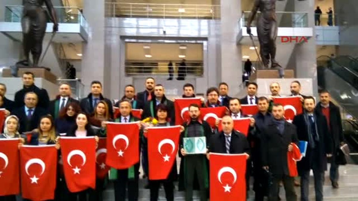 Adliyede Avukatlardan Çevik Kuvvet Polisine Başsağlığı Ziyareti
