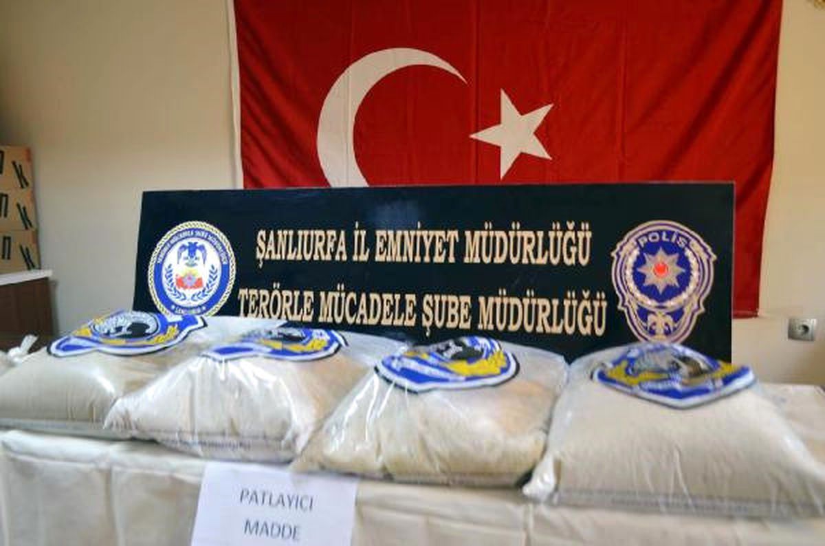 Akçakale\'de 25 Kilo Tnt Ele Geçti, 3 Terörist Yakalandı