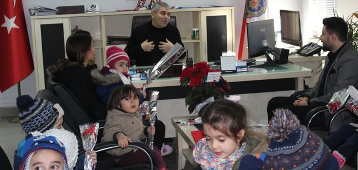 Akşehir\'de Çocuklardan Polise Ziyaret